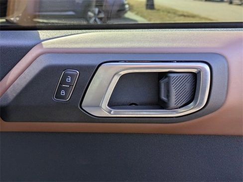 Used 2024 Ford Bronco Outer Banks image 40