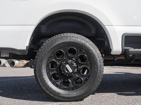 New 2026 Ford F250 Lariat w/ Black Appearance Package AWD/4WD image 11
