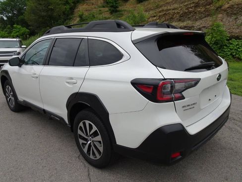 Used 2024 Subaru Outback Premium AWD/4WD image 8