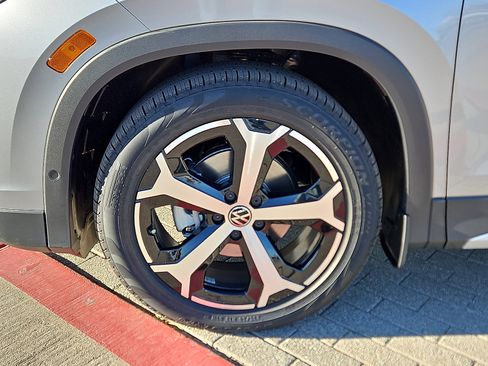 New 2026 Volkswagen Tiguan SE image 5