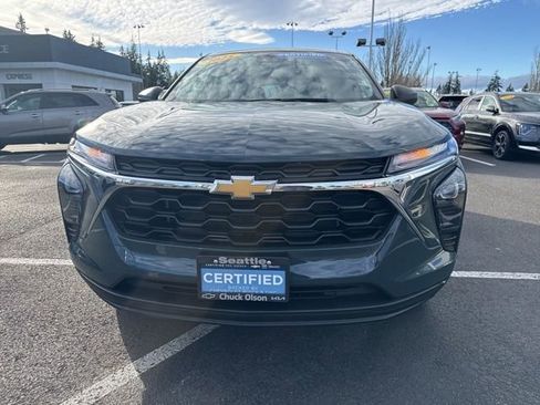 Certified 2025 Chevrolet Trax LS image 2