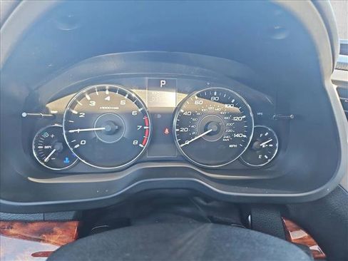 Used 2011 Subaru Outback 2.5i Limited w/ PWR Moonroof Pkg image 11