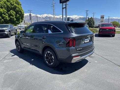 Used 2024 Kia Sorento S AWD/4WD image 3