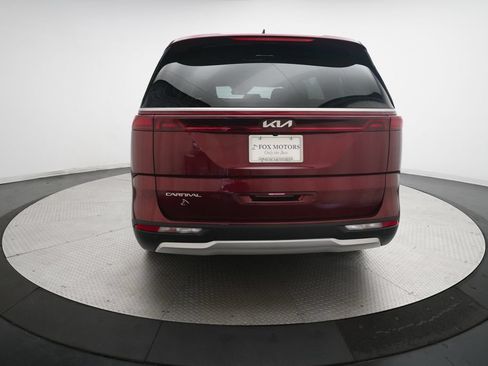 Used 2024 Kia Carnival EX FWD image 27