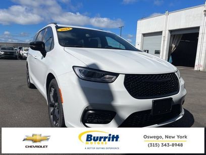 Used 2024 Chrysler Pacifica Touring-L w/ S Appearance Package