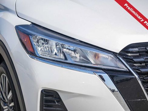 Used 2024 Nissan Kicks SV FWD image 4