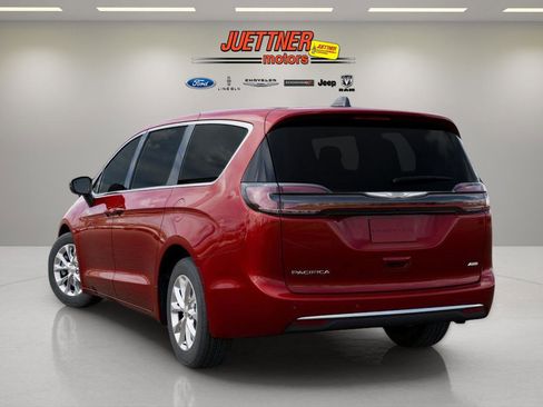 New 2026 Chrysler Pacifica Select image 4