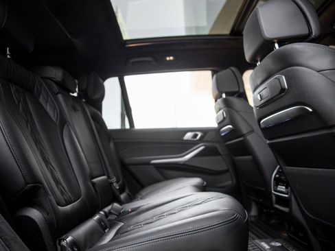 Used 2024 BMW X7 M60i AWD/4WD image 39