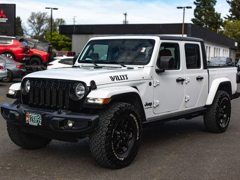 Used 2021 Jeep Gladiator Willys image 6