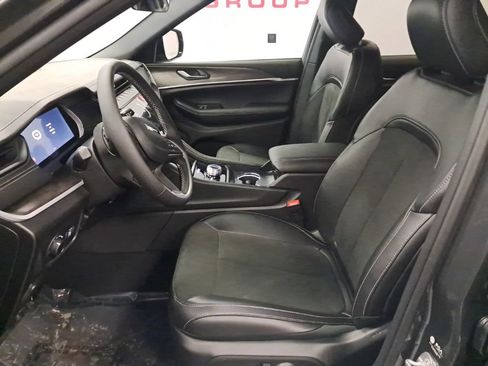 New 2026 Jeep Grand Cherokee Altitude AWD/4WD image 7
