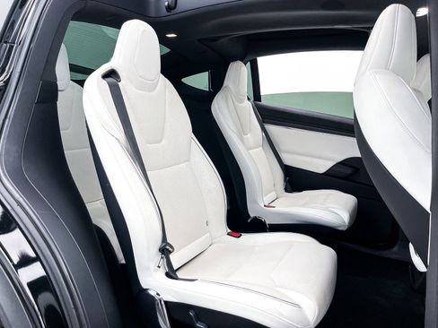 Used 2022 Tesla Model X Plaid image 33