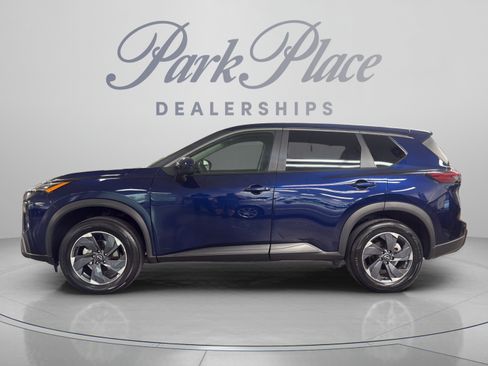 Used 2025 Nissan Rogue SV FWD image 2