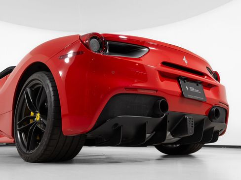 Used 2018 Ferrari 488 Spider RWD image 17