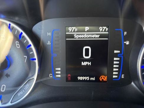 Used 2020 Chrysler Voyager Lxi FWD image 7