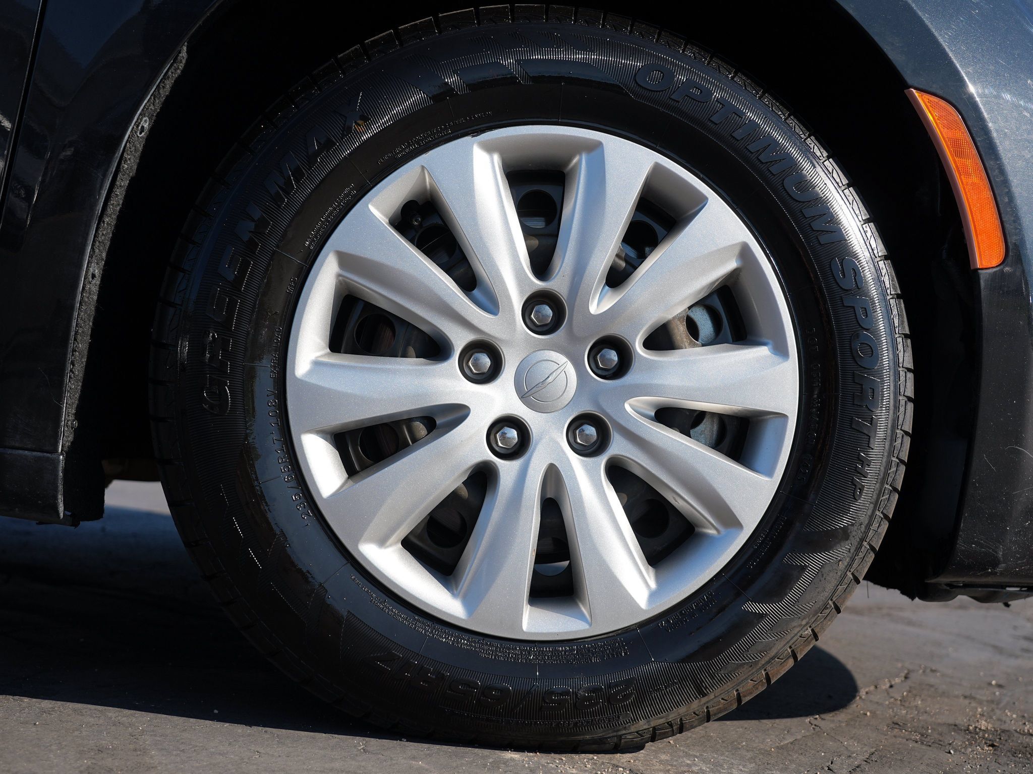 Used 2020 Chrysler Voyager L FWD image 29
