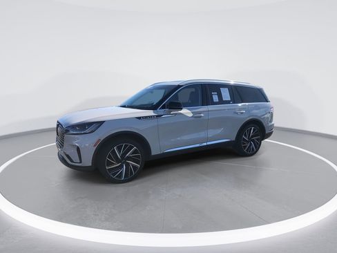 Used 2025 Lincoln Aviator Reserve w/ Equipment Group 201A AWD/4WD image 4