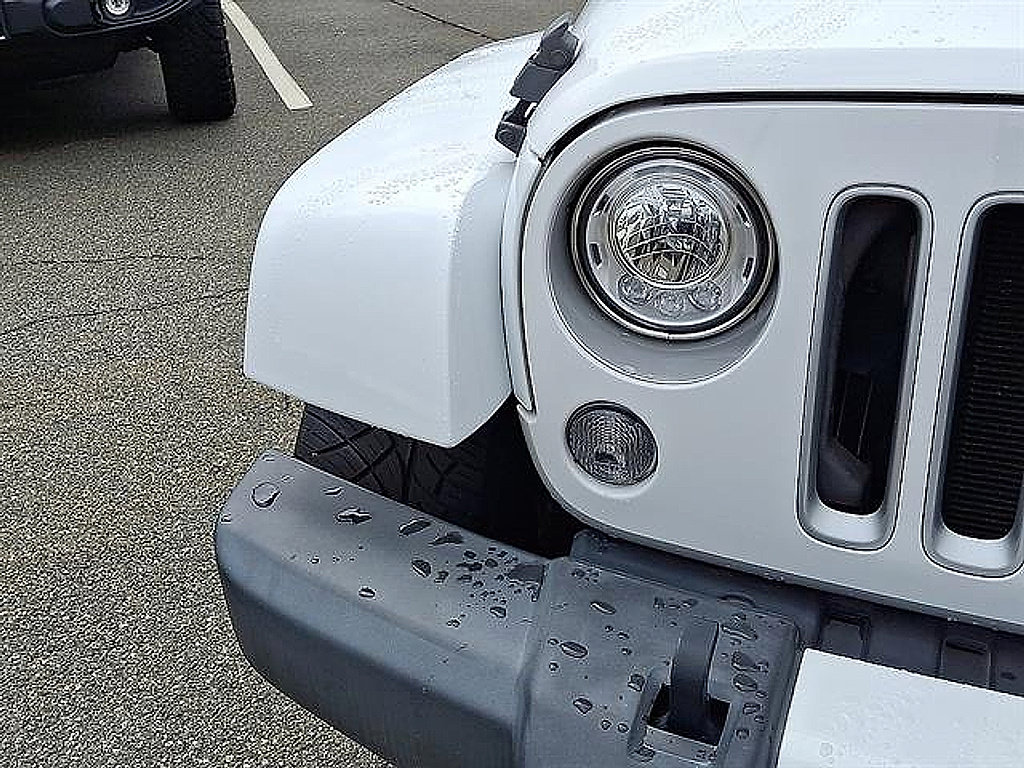 Used 2017 Jeep Wrangler Unlimited Sahara w/ Max Tow Package AWD/4WD image 18