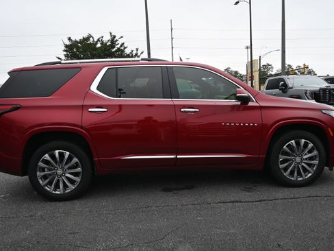 Used 2023 Chevrolet Traverse Premier FWD image 11