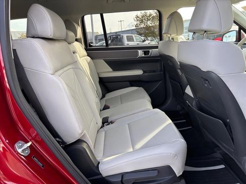 Used 2025 Hyundai Santa Fe SEL AWD/4WD image 13