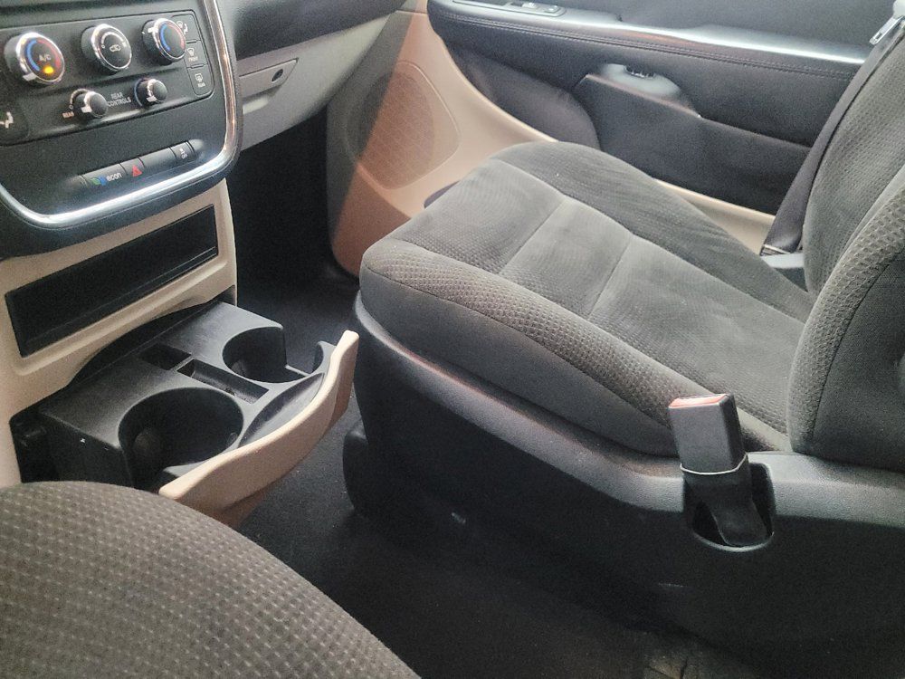 Used 2018 Dodge Grand Caravan SE FWD image 26
