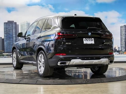 Used 2026 BMW X5 xDrive50e AWD/4WD image 9