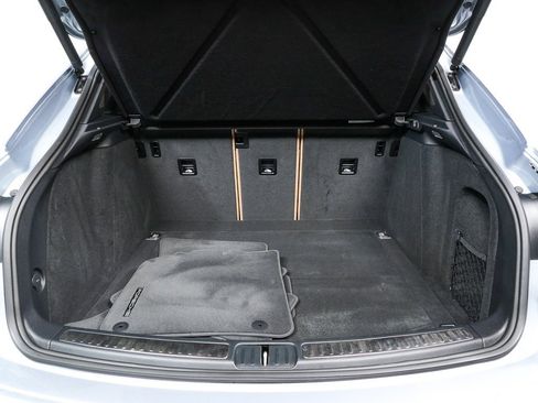 Certified 2025 Porsche Macan image 32