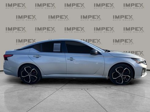 Used 2023 Nissan Altima 2.5 SR w/ SR Premium Package image 6