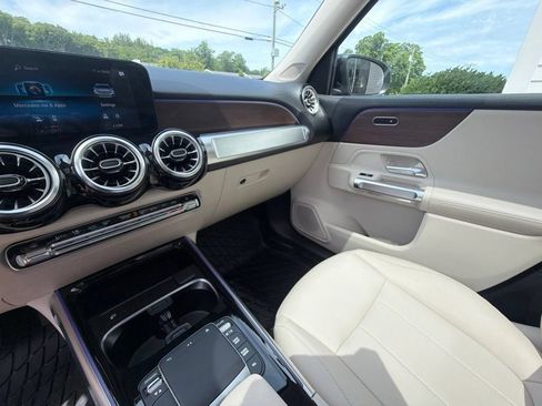 Used 2022 Mercedes-Benz GLB 250 4MATIC w/ Premium Package Lite image 41