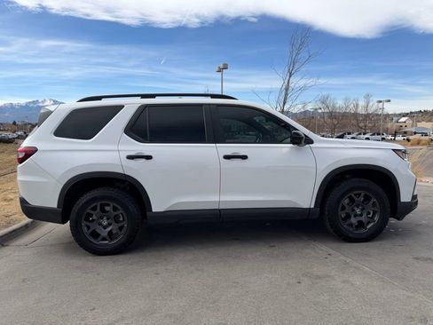 Used 2024 Honda Pilot TrailSport image 9