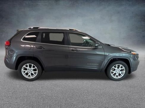 Used 2016 Jeep Cherokee Latitude w/ Cold Weather Group AWD/4WD image 5