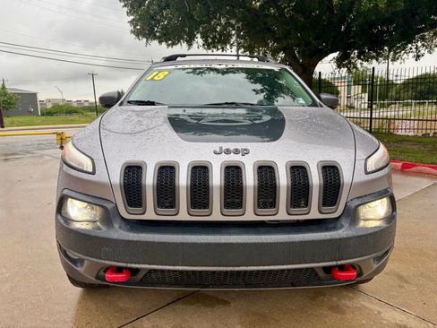 Used 2018 Jeep Cherokee Trailhawk w/ Comfort/Convenience Group AWD/4WD image 6