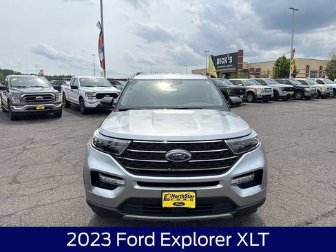 Used 2023 Ford Explorer XLT w/ Equipment Group 202A AWD/4WD image 4