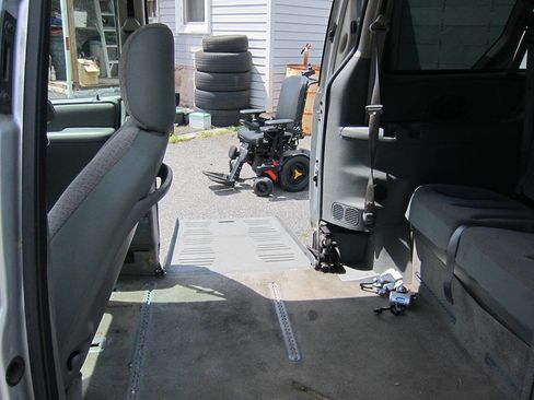 Used 2006 Dodge Grand Caravan SE w/ Popular Equipment Group I FWD image 2