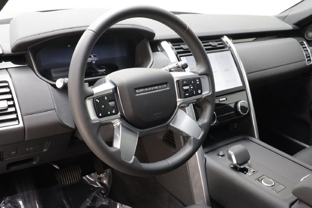 Certified 2026 Land Rover Discovery S AWD/4WD image 7