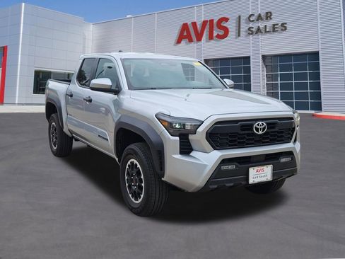 Used 2024 Toyota Tacoma TRD Off-Road AWD/4WD image 9