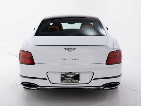 Used 2025 Bentley Flying Spur Plug-In Hybrid image 4