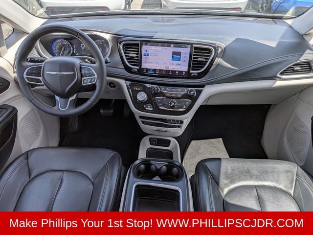 Certified 2022 Chrysler Pacifica Touring-L w/ Uconnect Theater Family Group FWD image 14
