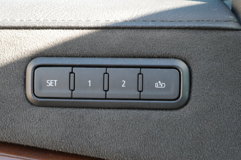 Used 2020 Cadillac Escalade Luxury AWD/4WD image 19