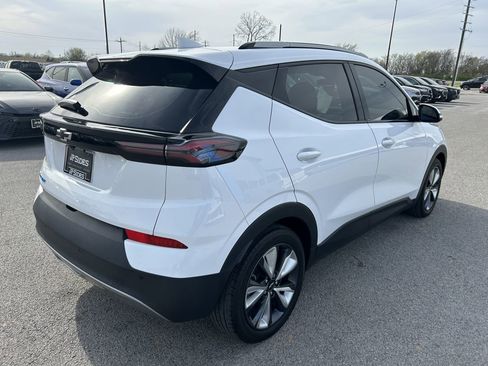 Used 2022 Chevrolet Bolt EUV LT w/ Convenience Package image 6
