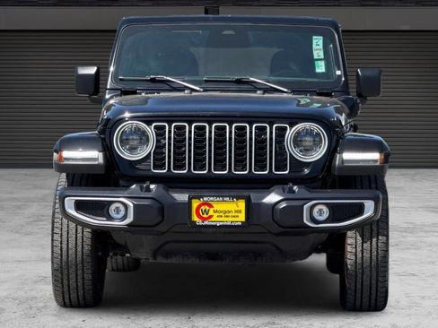 Used 2025 Jeep Wrangler Unlimited Sahara AWD/4WD image 10