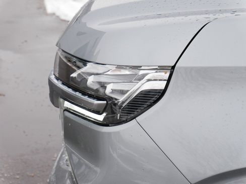 Used 2024 Chevrolet Suburban High Country image 16