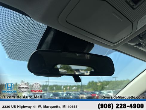 Used 2025 Toyota RAV4 XLE AWD/4WD image 19