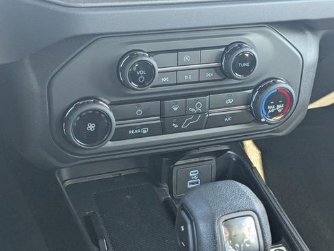 New 2025 Ford Bronco 4-Door image 18