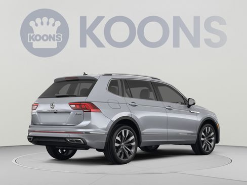 Used 2022 Volkswagen Tiguan SE R-Line AWD/4WD image 4