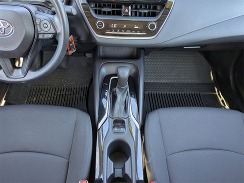 Used 2022 Toyota Corolla LE image 17