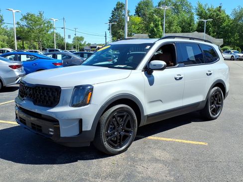 Used 2025 Kia Telluride SX X-Line AWD/4WD image 3