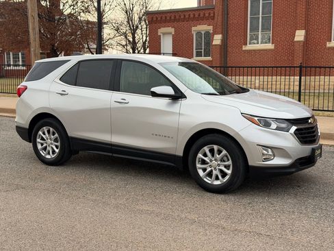 Used 2020 Chevrolet Equinox LT image 2