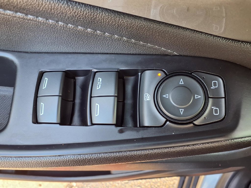 Used 2023 Chevrolet Traverse LT FWD image 11