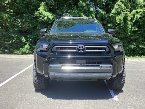 Used 2025 Toyota 4Runner SR5 AWD/4WD image 19
