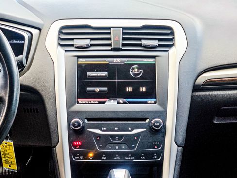 Used 2014 Ford Fusion SE w/ Equipment Group 202A image 15